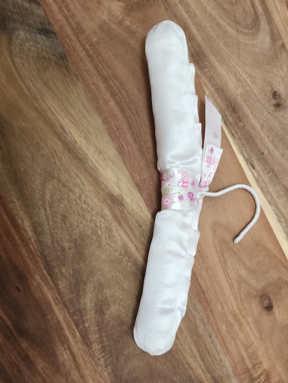 ✨ VTG Lot of 6 Hangers - Padded Satin & Contoured White ✨ - Picture 11 of 13
